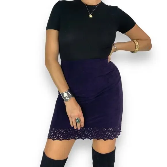 90's FASHION BUG purple faux suede mini skirt with floral cut out along bottom - Picture 7 of 14